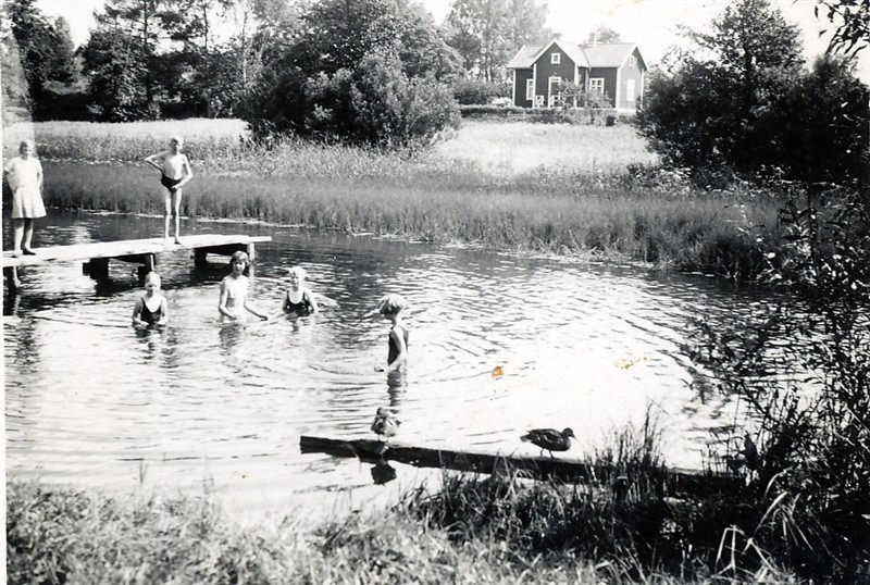 Bad i Krutbruksån, Moodhs hus (Kerstin bodde).jpg